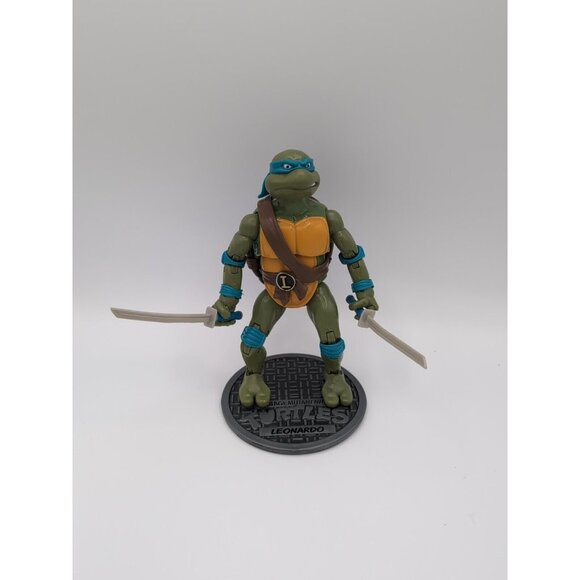 TMNT 7" Action Figure Leonardo Teenage Mutant Ninja Turtles Weapons - Picture 1 of 3